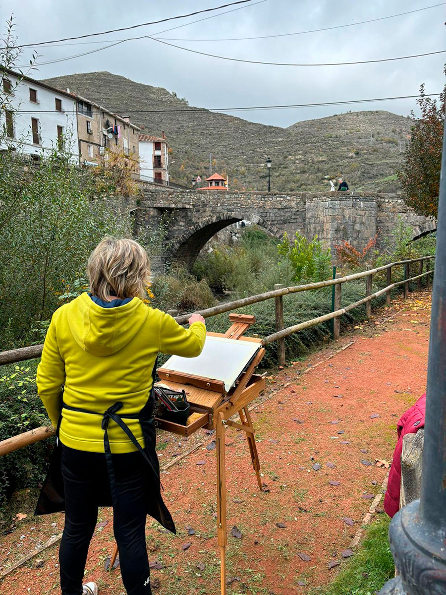 Fabaigar Sobremi Pintando De Espaldas