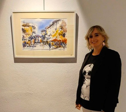 Vabaigar Sobremi Posando Exposicion